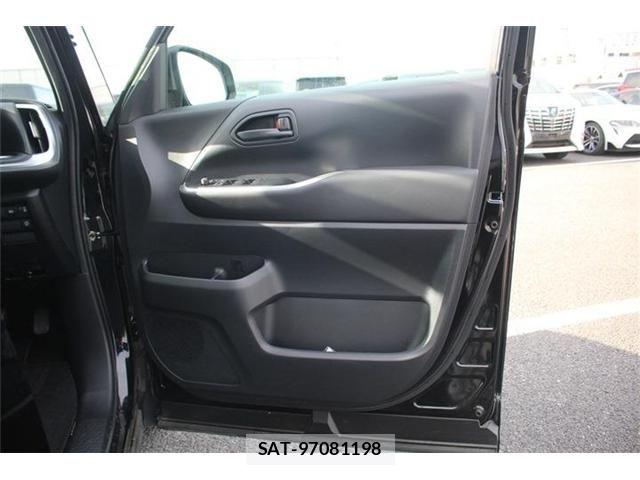 Toyota NOAH 2023-05 6996368-15