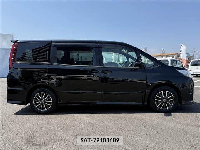 Toyota NOAH 2017-04 6996381-10