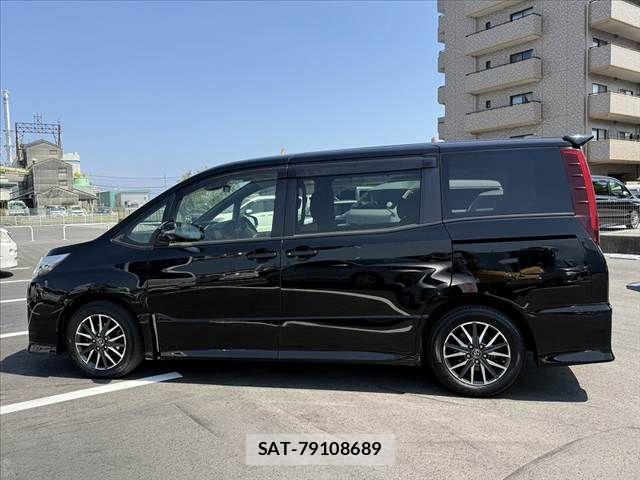 Toyota NOAH 2017-04 6996381-11