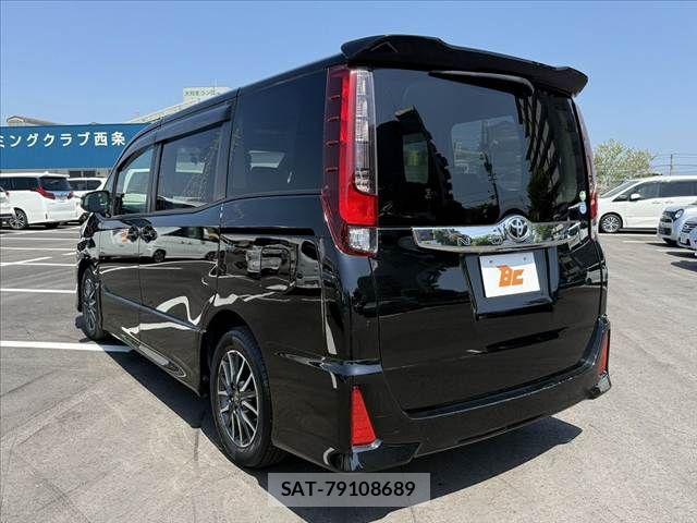 Toyota NOAH 2017-04 6996381-12