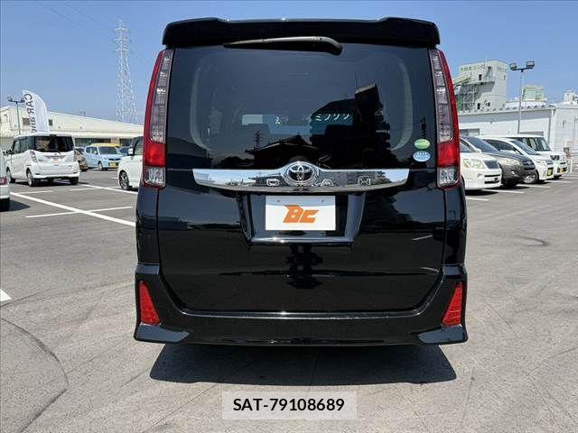 Toyota NOAH 2017-04 6996381-13
