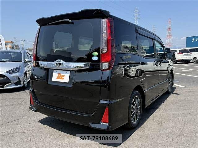 Toyota NOAH 2017-04 6996381-14