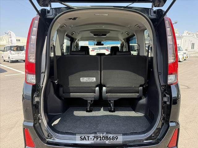 Toyota NOAH 2017-04 6996381-21