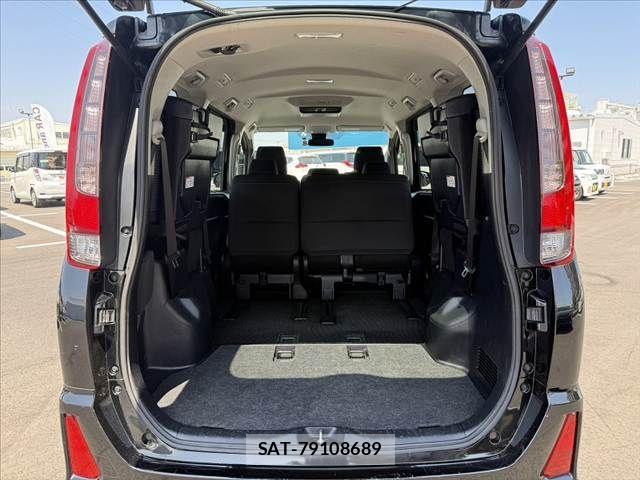 Toyota NOAH 2017-04 6996381-22