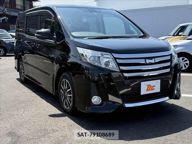 Toyota NOAH 2017-04 6996381-7