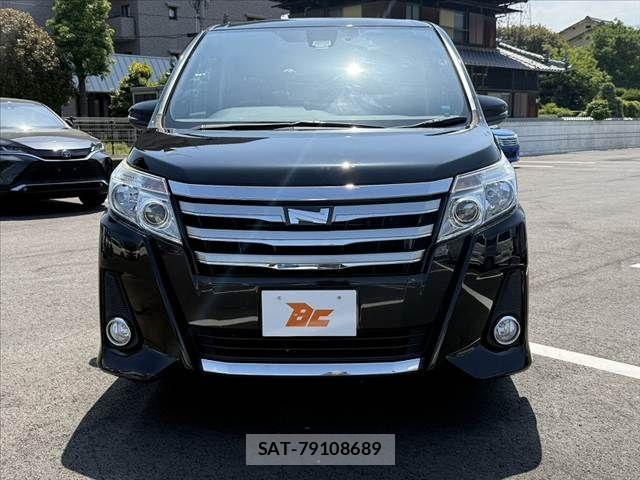 Toyota NOAH 2017-04 6996381-8