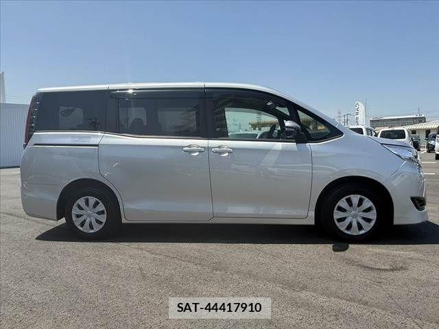 Toyota NOAH 2021-04 6996377-10