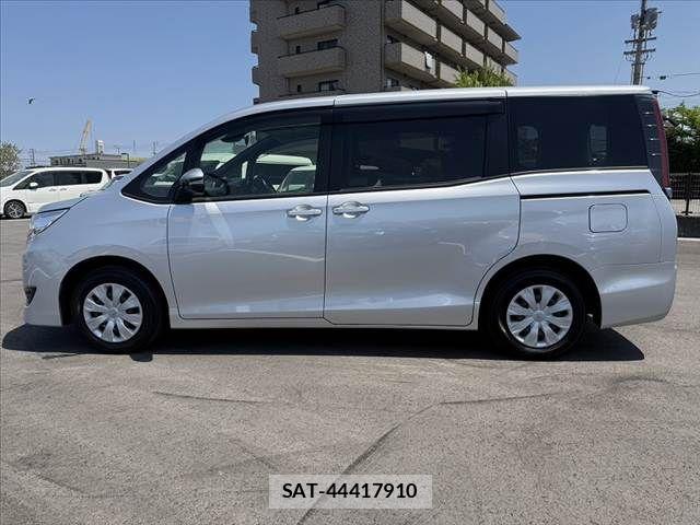 Toyota NOAH 2021-04 6996377-11