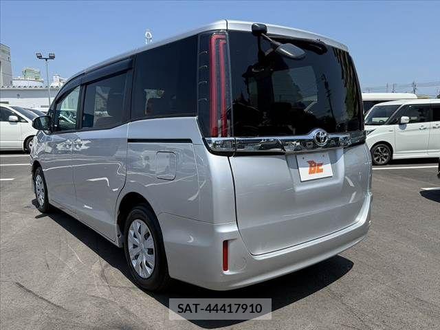 Toyota NOAH 2021-04 6996377-12
