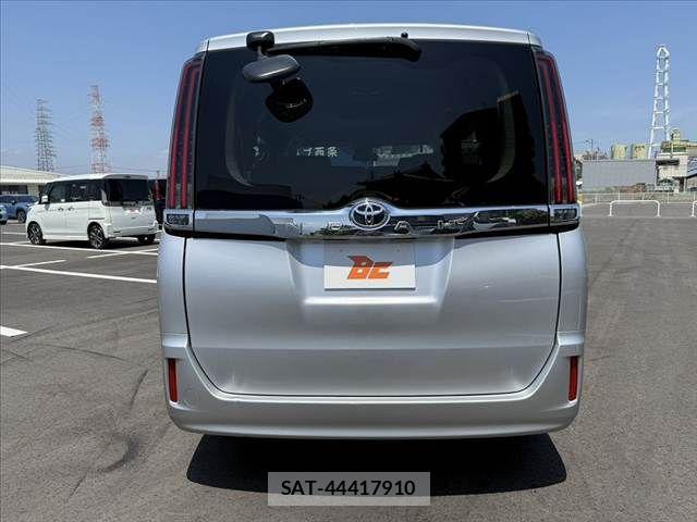 Toyota NOAH 2021-04 6996377-13