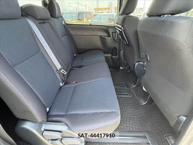 Toyota NOAH 2021-04 6996377-17
