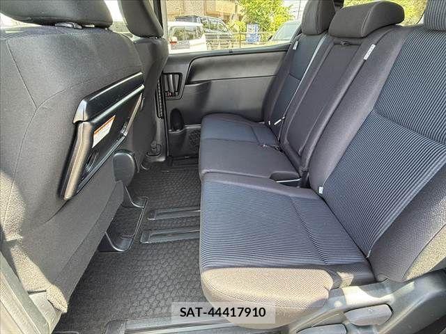 Toyota NOAH 2021-04 6996377-18