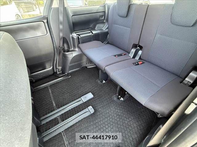Toyota NOAH 2021-04 6996377-20