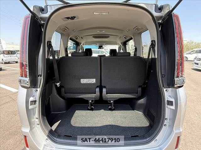 Toyota NOAH 2021-04 6996377-21