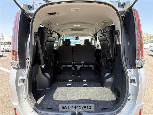 Toyota NOAH 2021-04 6996377-22