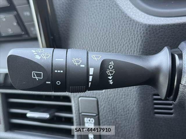 Toyota NOAH 2021-04 6996377-24