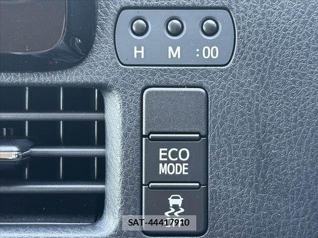 Toyota NOAH 2021-04 6996377-26