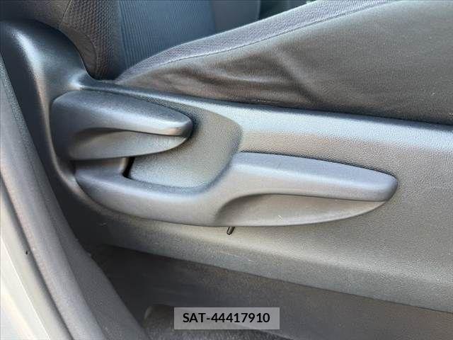 Toyota NOAH 2021-04 6996377-27