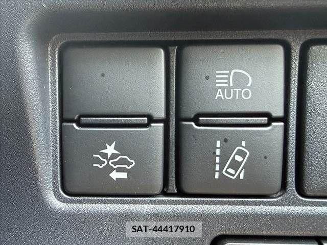 Toyota NOAH 2021-04 6996377-2