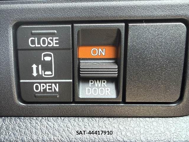 Toyota NOAH 2021-04 6996377-3
