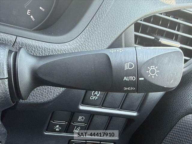 Toyota NOAH 2021-04 6996377-5