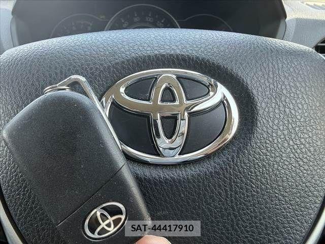 Toyota NOAH 2021-04 6996377-6