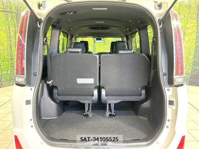 Toyota NOAH 2018-04 6996376-10
