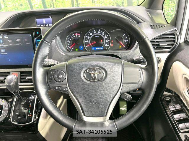 Toyota NOAH 2018-04 6996376-11