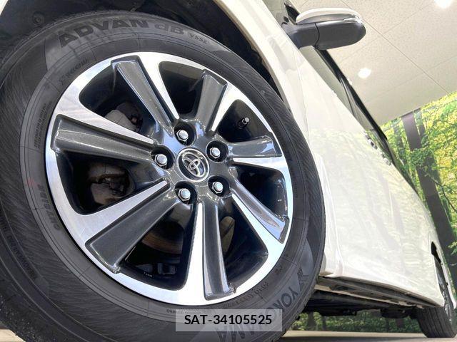 Toyota NOAH 2018-04 6996376-13