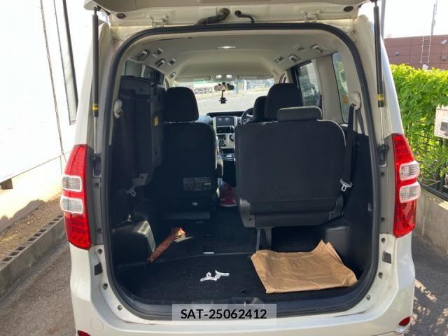 Toyota NOAH 2013-10 6996396-10