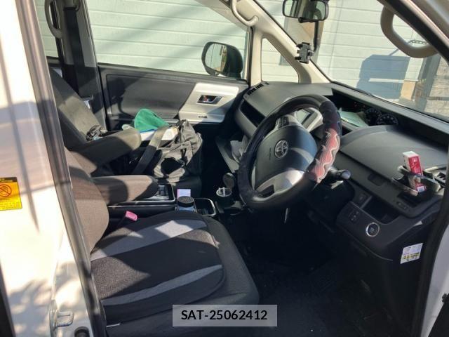 Toyota NOAH 2013-10 6996396-14