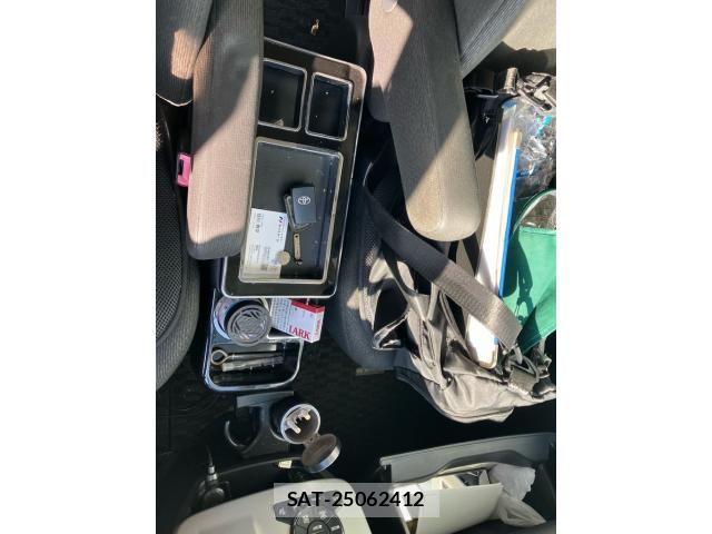 Toyota NOAH 2013-10 6996396-17