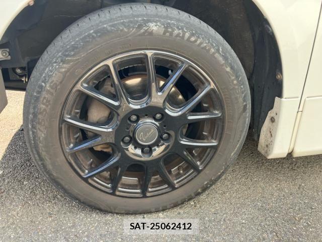 Toyota NOAH 2013-10 6996396-5