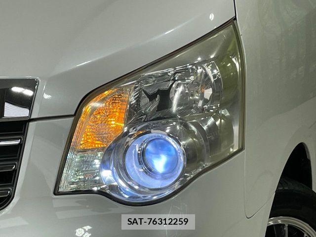 Toyota NOAH 2012-06 6996394-11