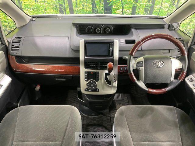Toyota NOAH 2012-06 6996394-1