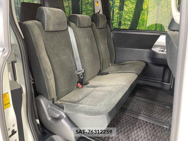 Toyota NOAH 2012-06 6996394-7