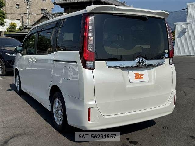Toyota NOAH 2015-01 6996386-12