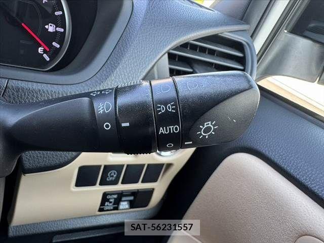 Toyota NOAH 2015-01 6996386-24