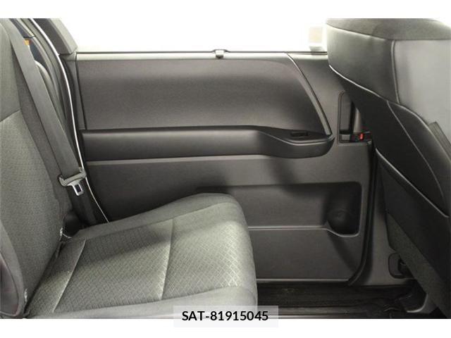 Toyota NOAH 2022-01 6996367-28