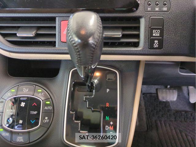 Toyota NOAH 2014-06 7021079-12