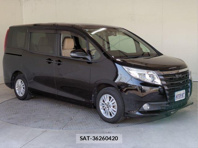 Toyota NOAH 2014-06 7021079-17
