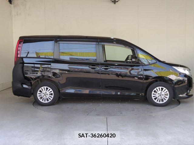 Toyota NOAH 2014-06 7021079-18