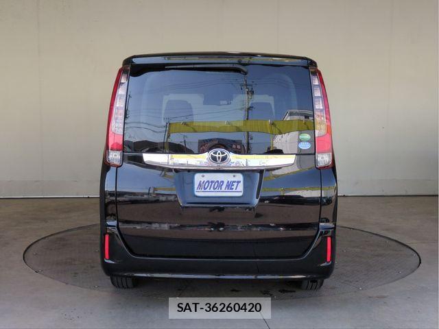 Toyota NOAH 2014-06 7021079-19