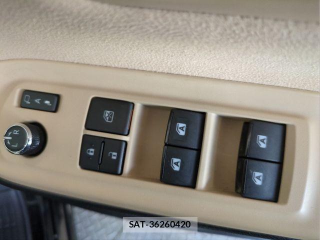 Toyota NOAH 2014-06 7021079-28