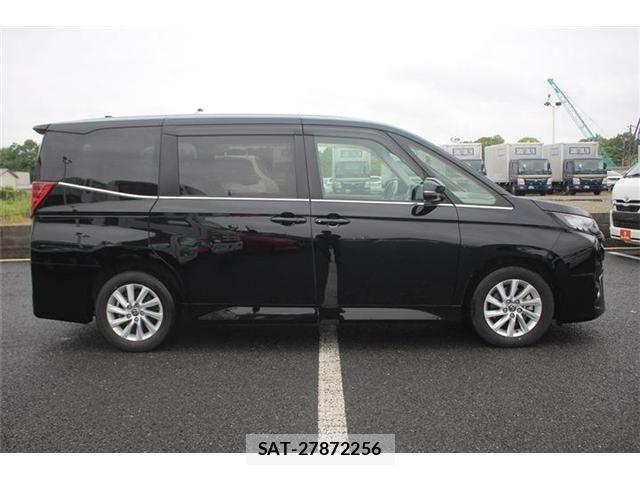 Toyota NOAH 2022-03 7021069-12