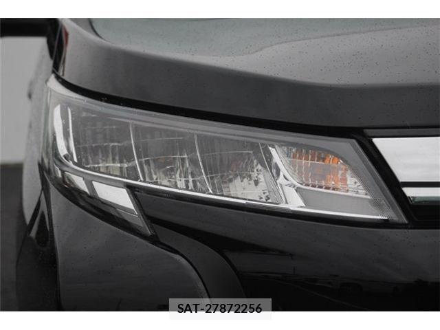 Toyota NOAH 2022-03 7021069-15