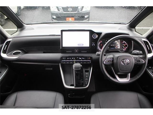 Toyota NOAH 2022-03 7021069-24
