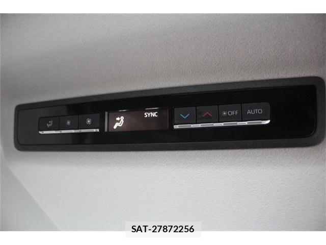 Toyota NOAH 2022-03 7021069-6