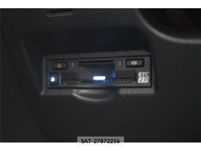 Toyota NOAH 2022-03 7021069-7