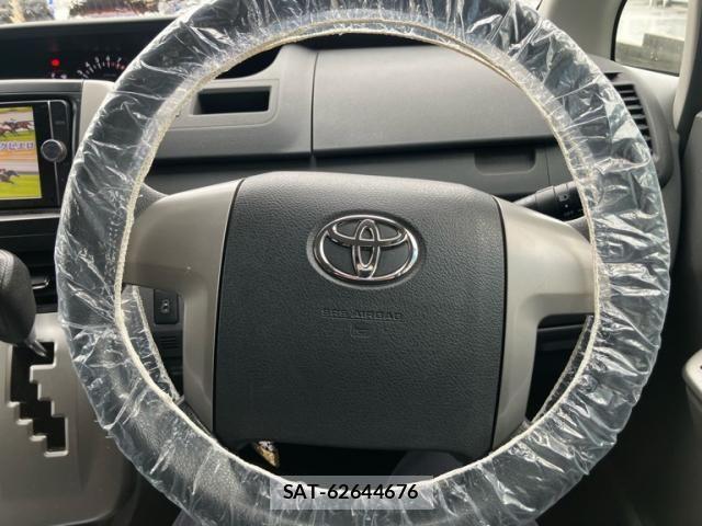 Toyota NOAH 2007-10 7021078-11